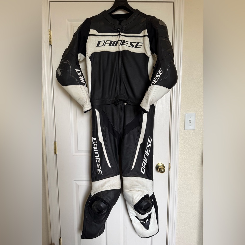 Dainese Mistel 2 Piece Men’s Leather Motorcycle Race Suit/ with Bag